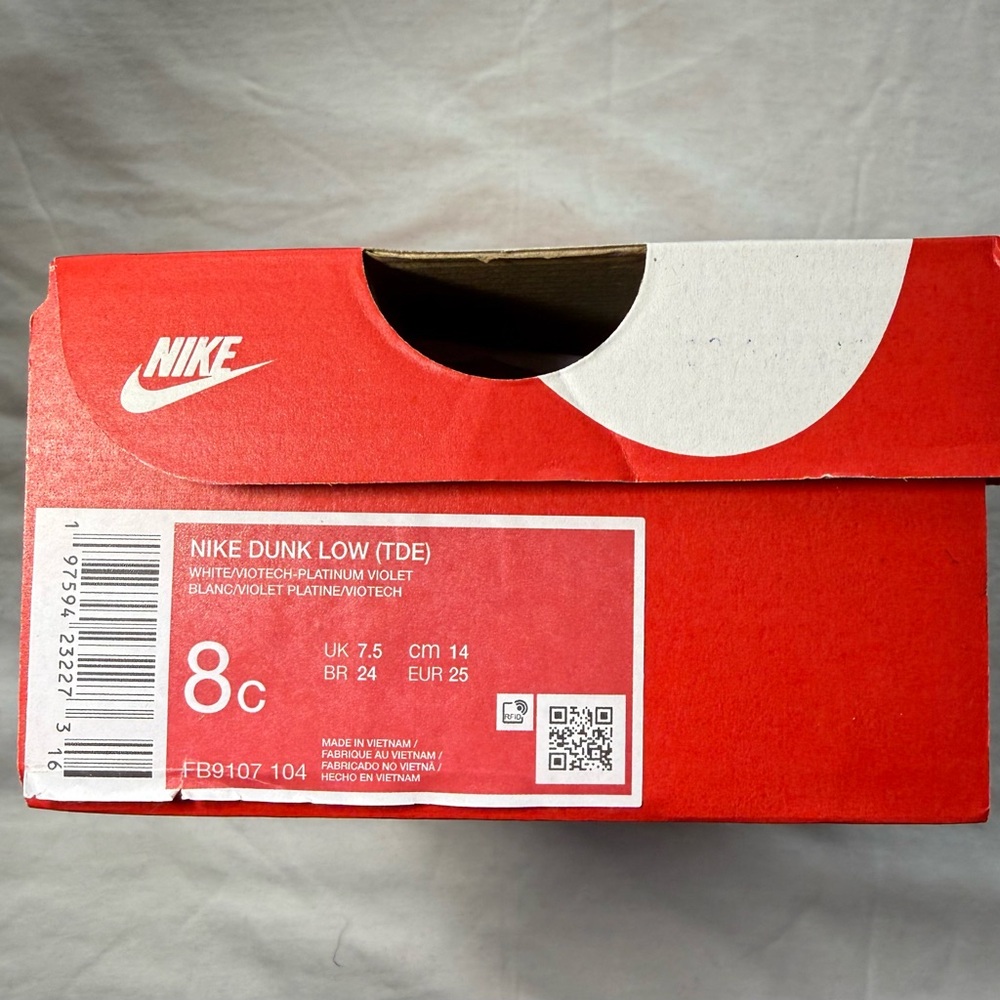 Nike Dunk Low in White and Violet 8 (TD)